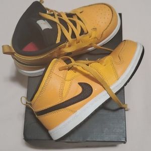Jordan 1 Mid